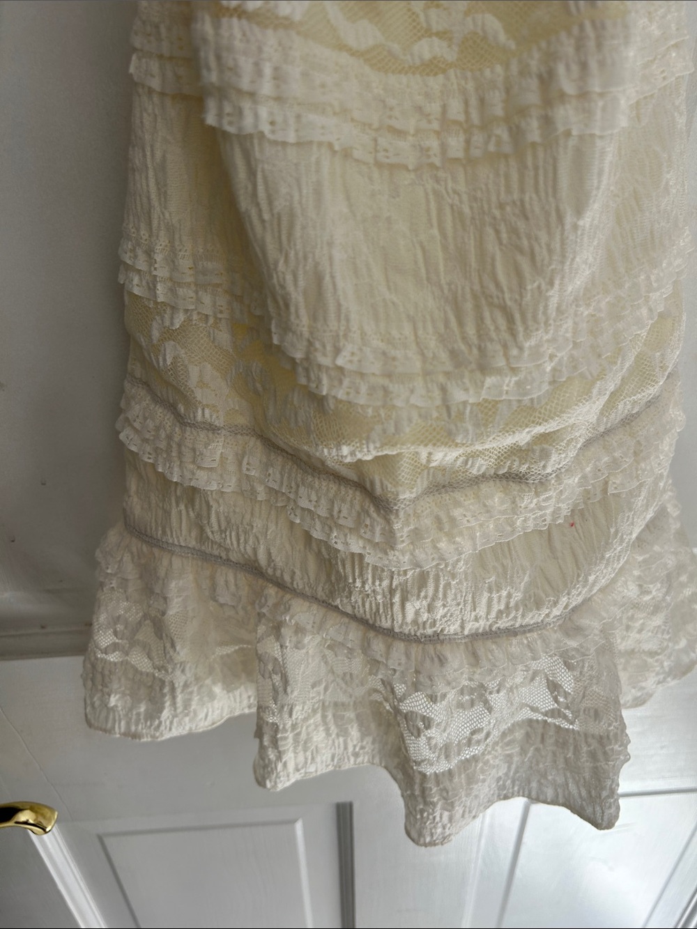 Lace Ruffled Halter Top - Picture 3 of 8